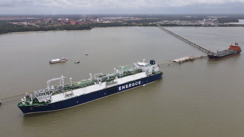 The floating storage and regasification unit (FSRU) Energos Celsius is located at the LNG terminal in Barcarena, Brazil. It supplies natural gas to both the state of Pará and the Alunorte alumina refinery. The floating storage and regasification unit (FSRU) Energos Celsius is located at the LNG terminal in Barcarena, Brazil. It supplies natural gas to both the state of Pará and the Alunorte alumina refinery.